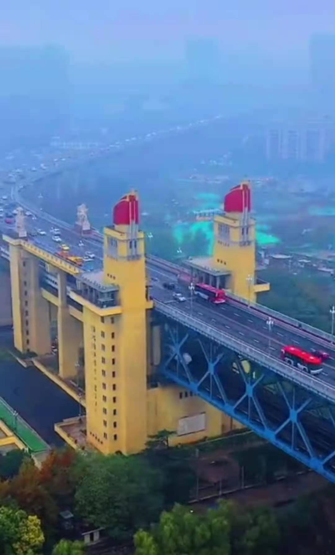 美丽的南京长江大桥（作者：陈志宏）