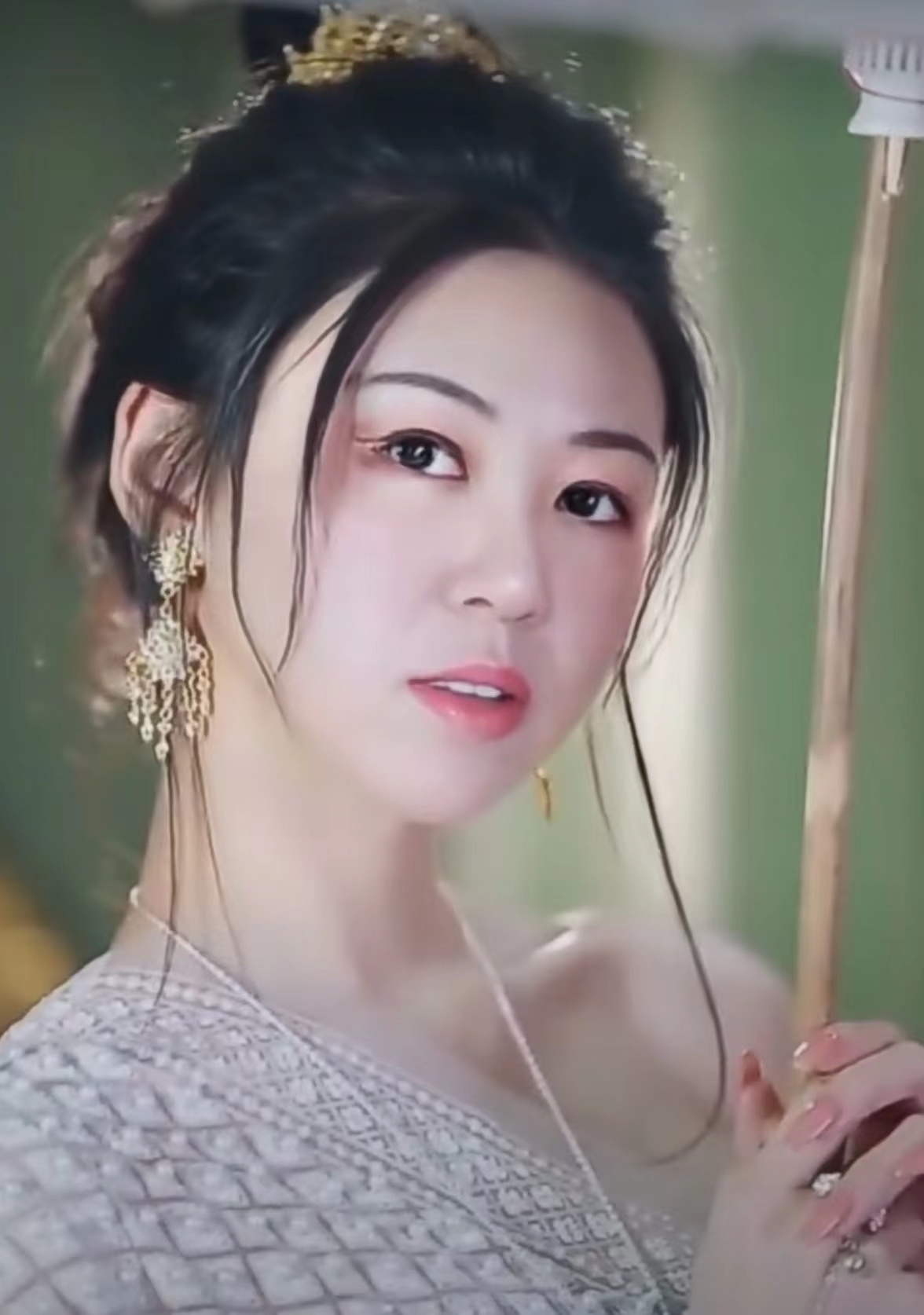 爱君腕下挟风雷   烟波过处伊人来 -------赏《梧桐映双城》的文字之美 （作者： 周波）