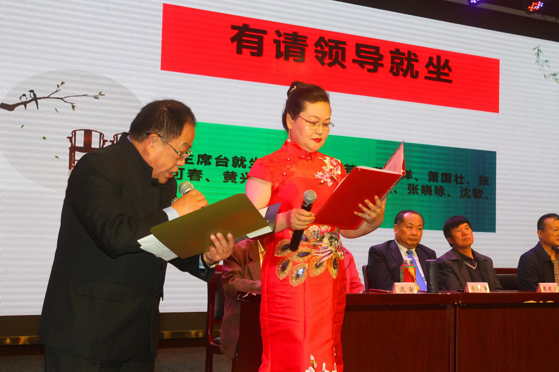 群英荟萃争奇斗艳 ——第五届“银杏杯”《长江文学》文艺大赛颁奖庆典暨大榆树文化专业委员会授牌及邳州首届诗词朗诵会召开（作者：刘波涛）