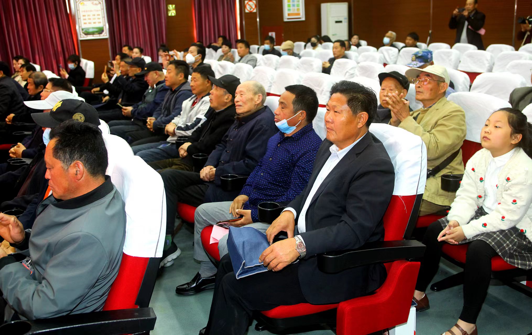 群英荟萃争奇斗艳 ——第五届“银杏杯”《长江文学》文艺大赛颁奖庆典暨大榆树文化专业委员会授牌及邳州首届诗词朗诵会召开（作者：刘波涛）