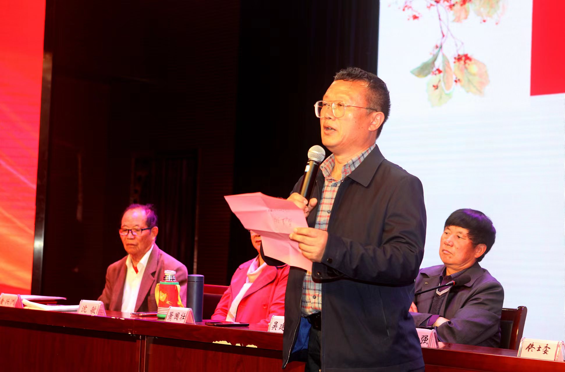 群英荟萃争奇斗艳 ——第五届“银杏杯”《长江文学》文艺大赛颁奖庆典暨大榆树文化专业委员会授牌及邳州首届诗词朗诵会召开（作者：刘波涛）