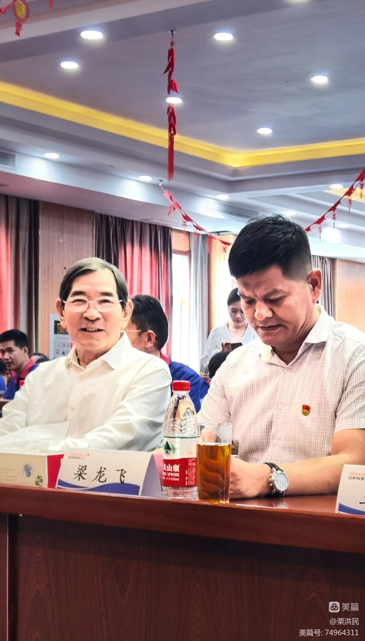 江昕公司载歌载舞庆“七一”  （文/摄影：栗洪民）