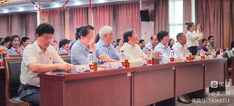 江昕公司载歌载舞庆“七一”  （文/摄影：栗洪民）