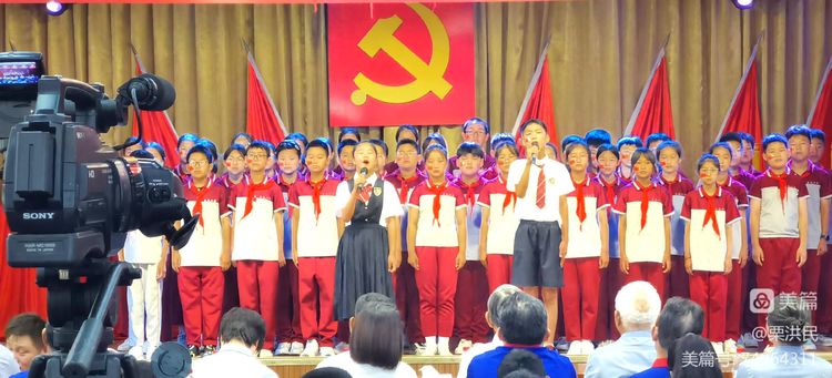 江昕公司载歌载舞庆“七一”  （文/摄影：栗洪民）