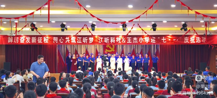 江昕公司载歌载舞庆“七一”  （文/摄影：栗洪民）
