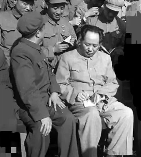 真正的人民领袖 ——纪念毛主 席逝世47周 年：文/ 周 波