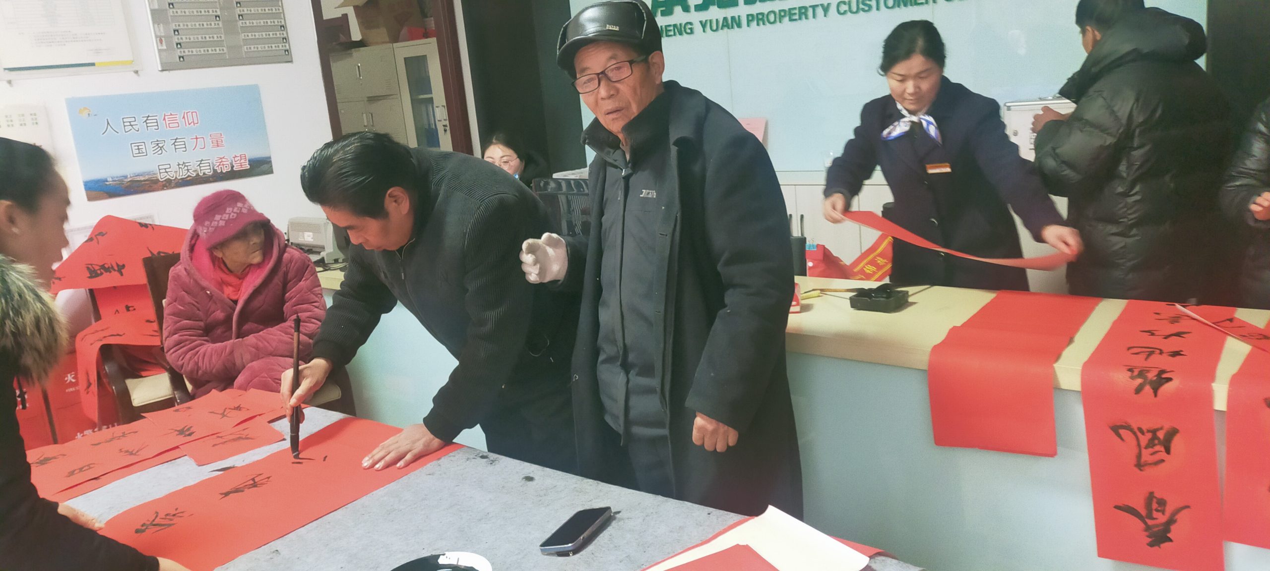 今古传奇邳州工作站、徐州市文化艺术交流协会邳州大榆树专业委员会新春送春联活动拉开帷幕（作者：黄兴洲、刘波涛）