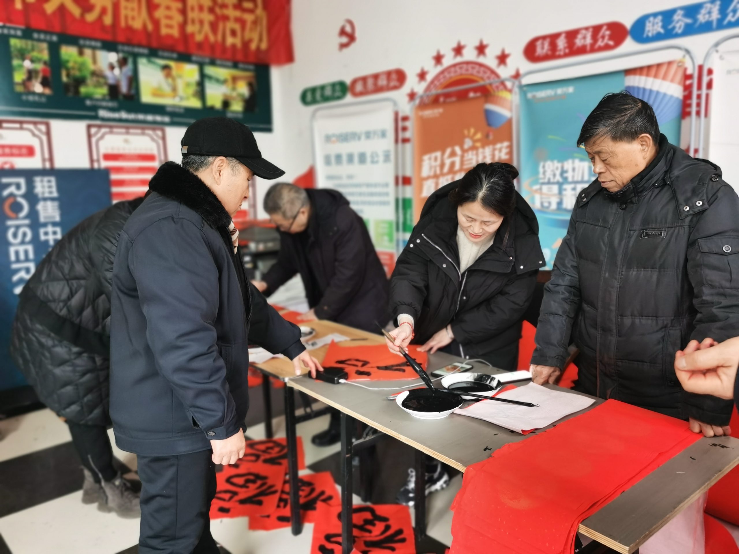 今古传奇邳州工作站、徐州市文化艺术交流协会邳州大榆树专业委员会新春送春联活动拉开帷幕（作者：黄兴洲、刘波涛）
