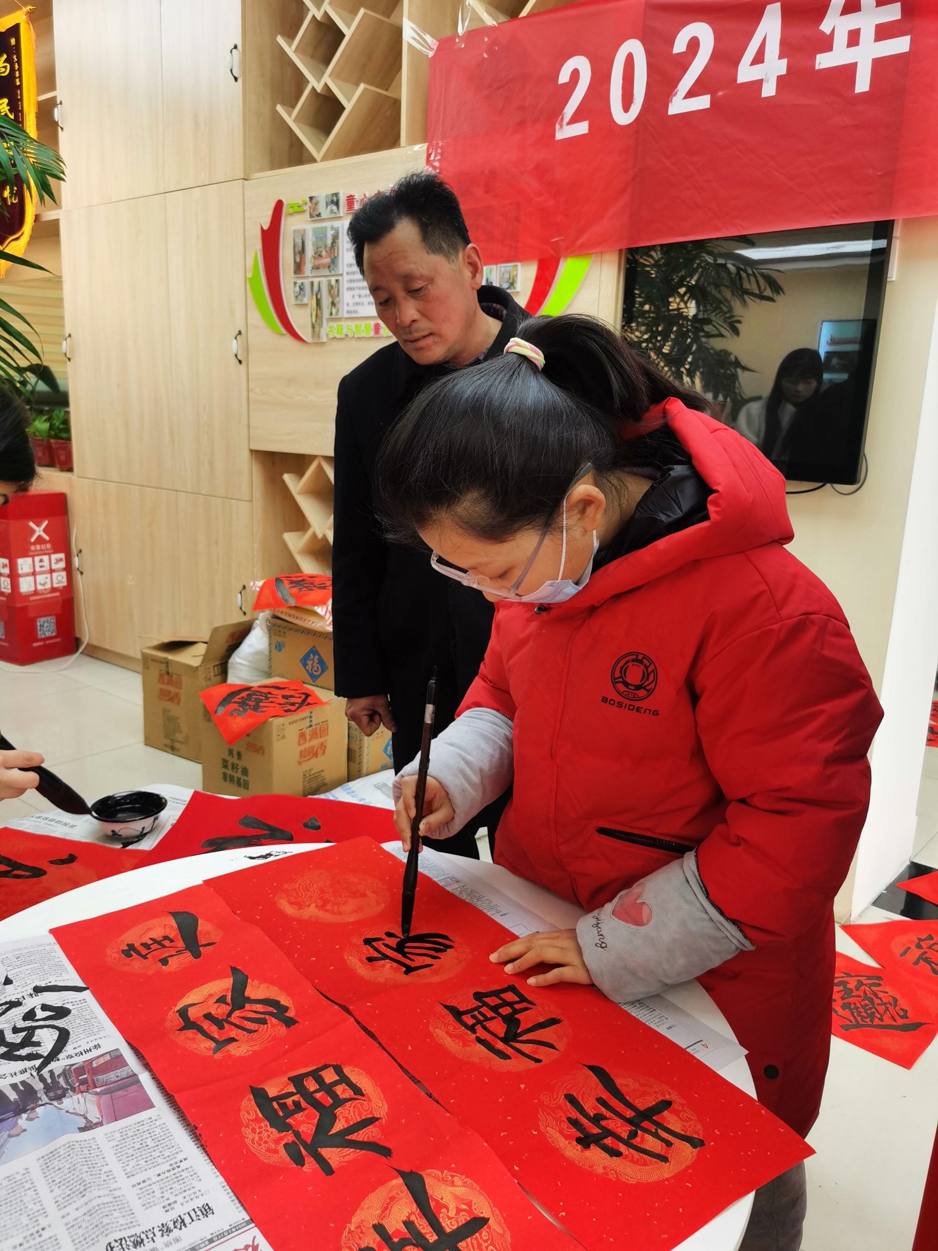 今古传奇邳州工作站、徐州市文化艺术交流协会邳州大榆树专业委员会新春送春联活动拉开帷幕（作者：黄兴洲、刘波涛）