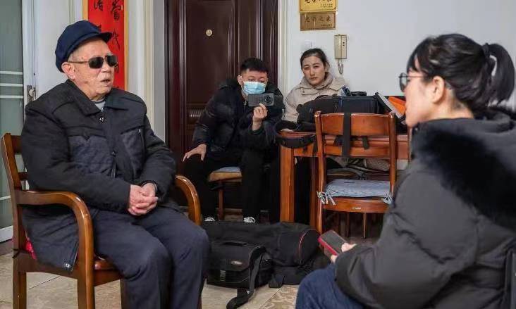 “见到你们格外亲” ——山东金乡有关领导来我市拜访英雄王杰用生命掩护下来的老民兵李彦清等（作者：孙宜方）