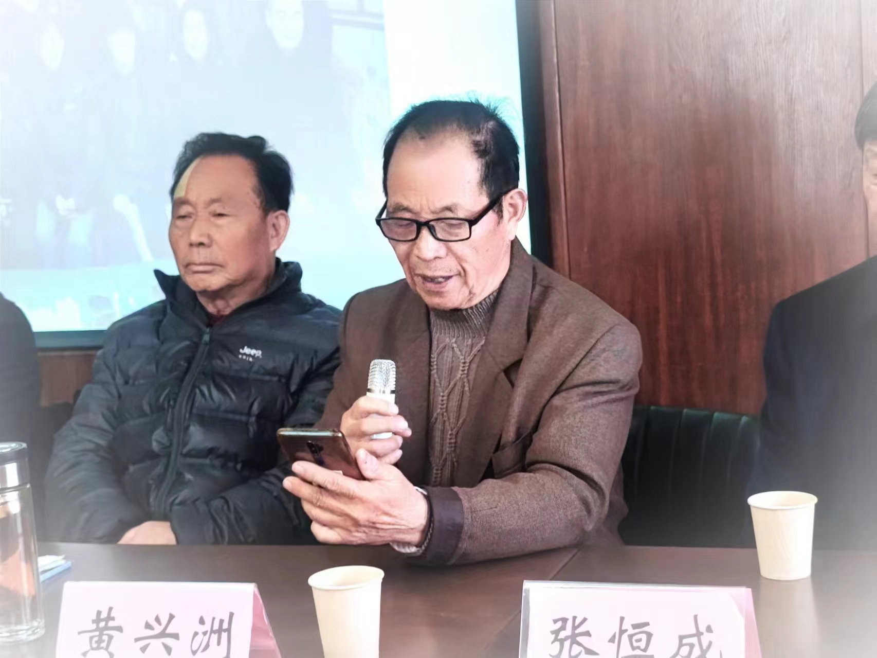 龙年飚雄风  传奇更精彩  （作者：黄兴洲）