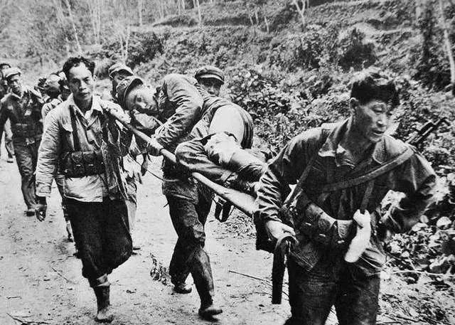 这支“农民”担架队为何如此有战斗力？