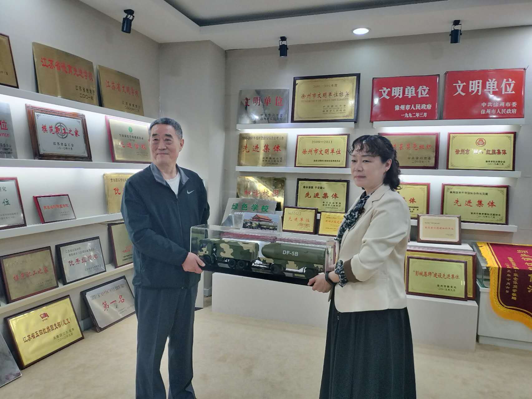 五十年聚会是一部同学情的诗篇 ——邳州运河中学七四届高二（3）班同学毕业五十年聚会侧记