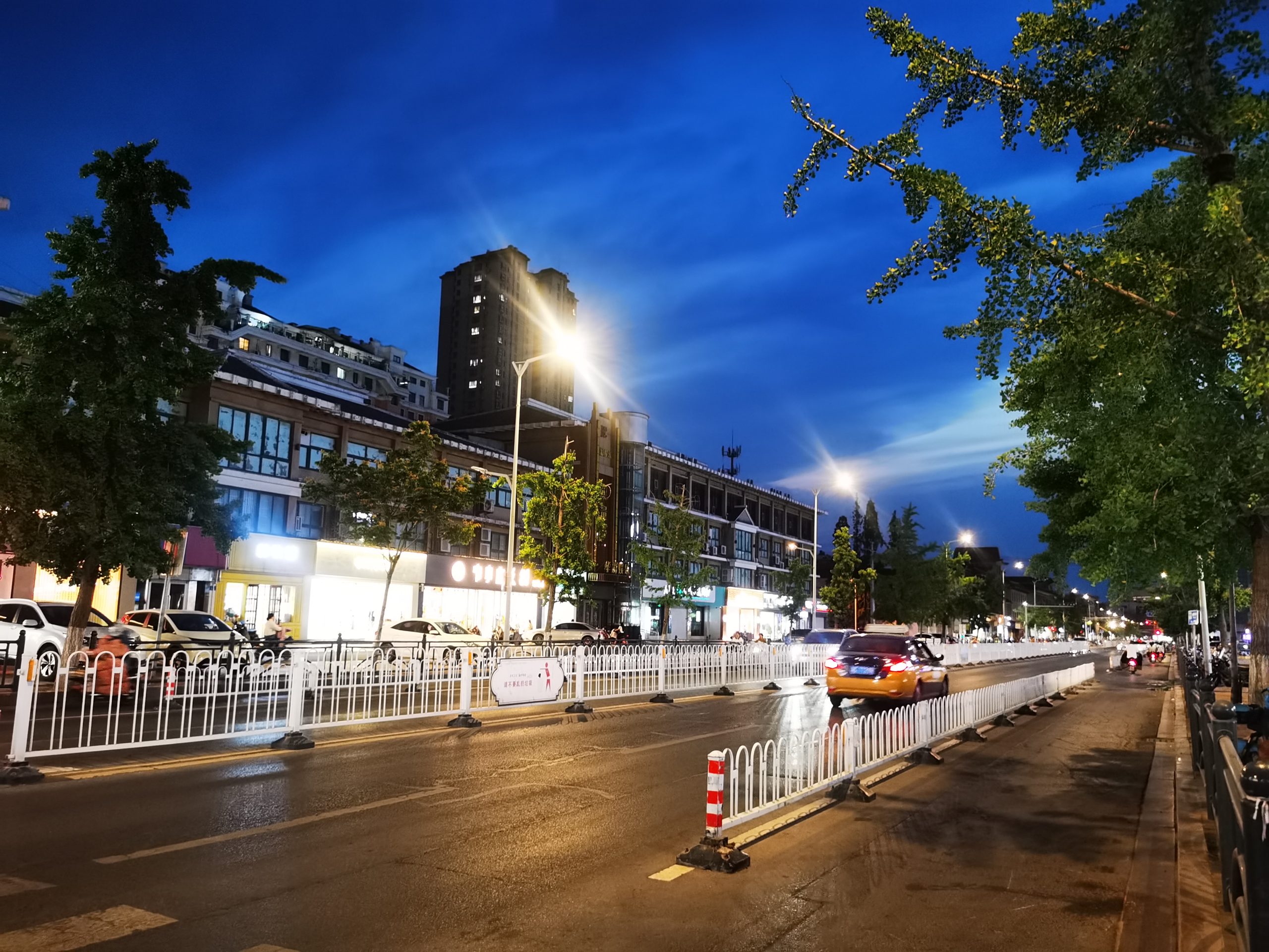广场小电影