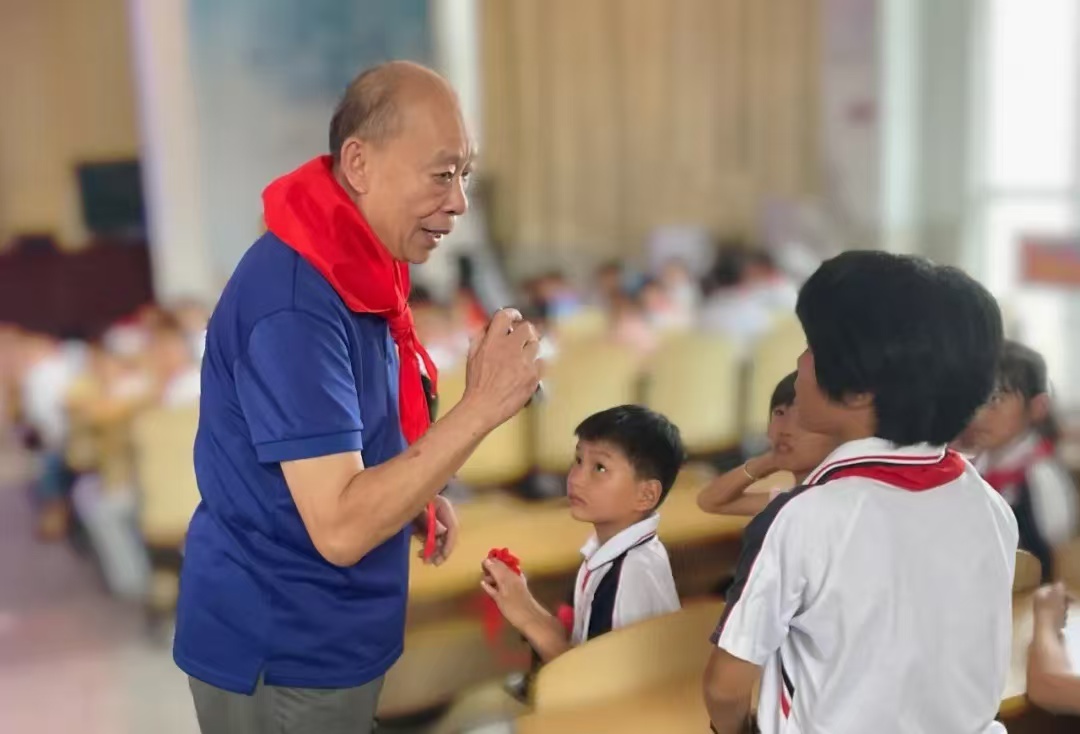 开讲！中科院老科学家走进邳州市铁富镇中心小学为农村学子播下科学种子