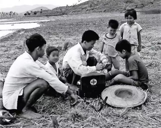 过去的乡村赤脚医生
