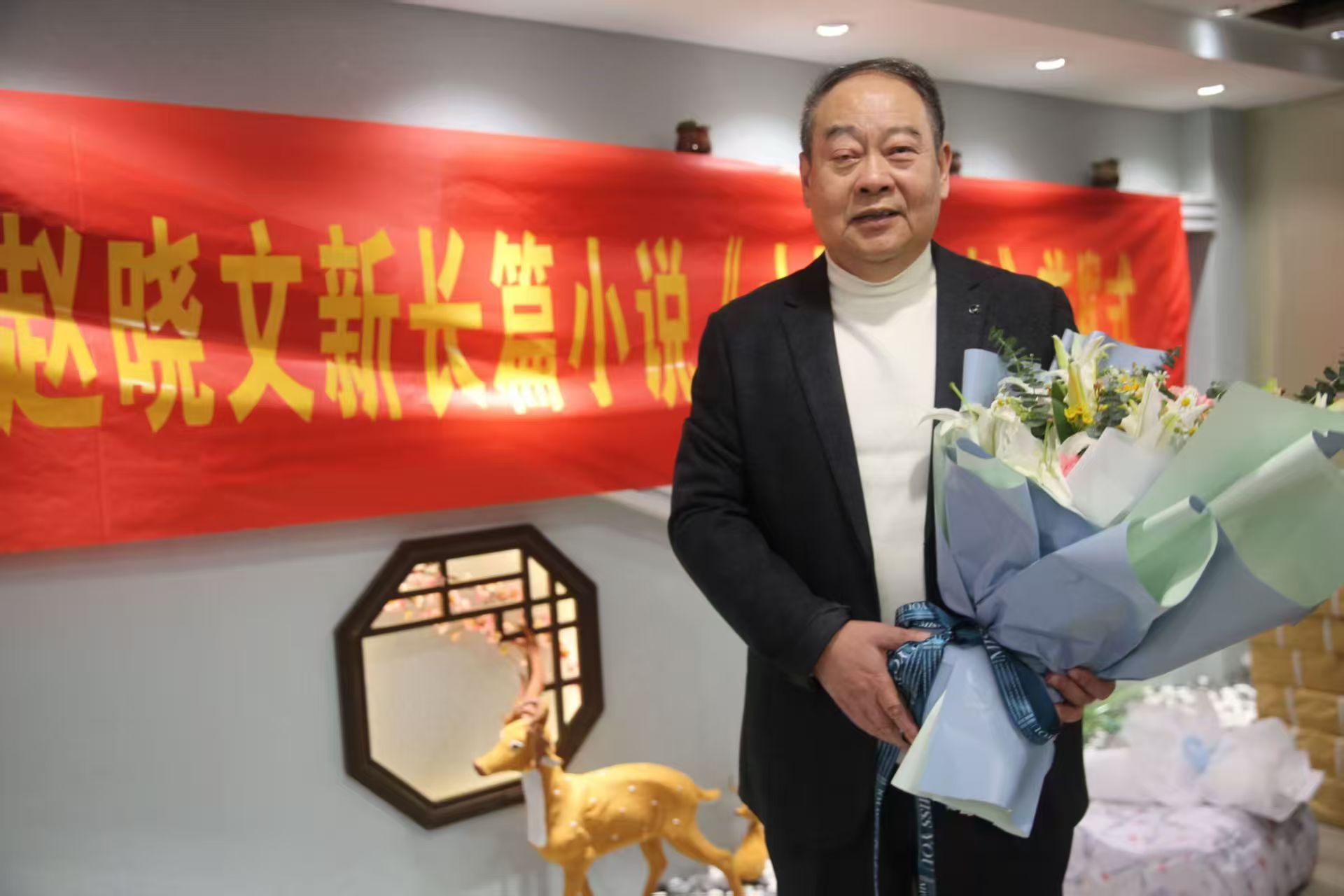 著名记者作家赵晓文目前正在创作新长篇小说《人类向未来》