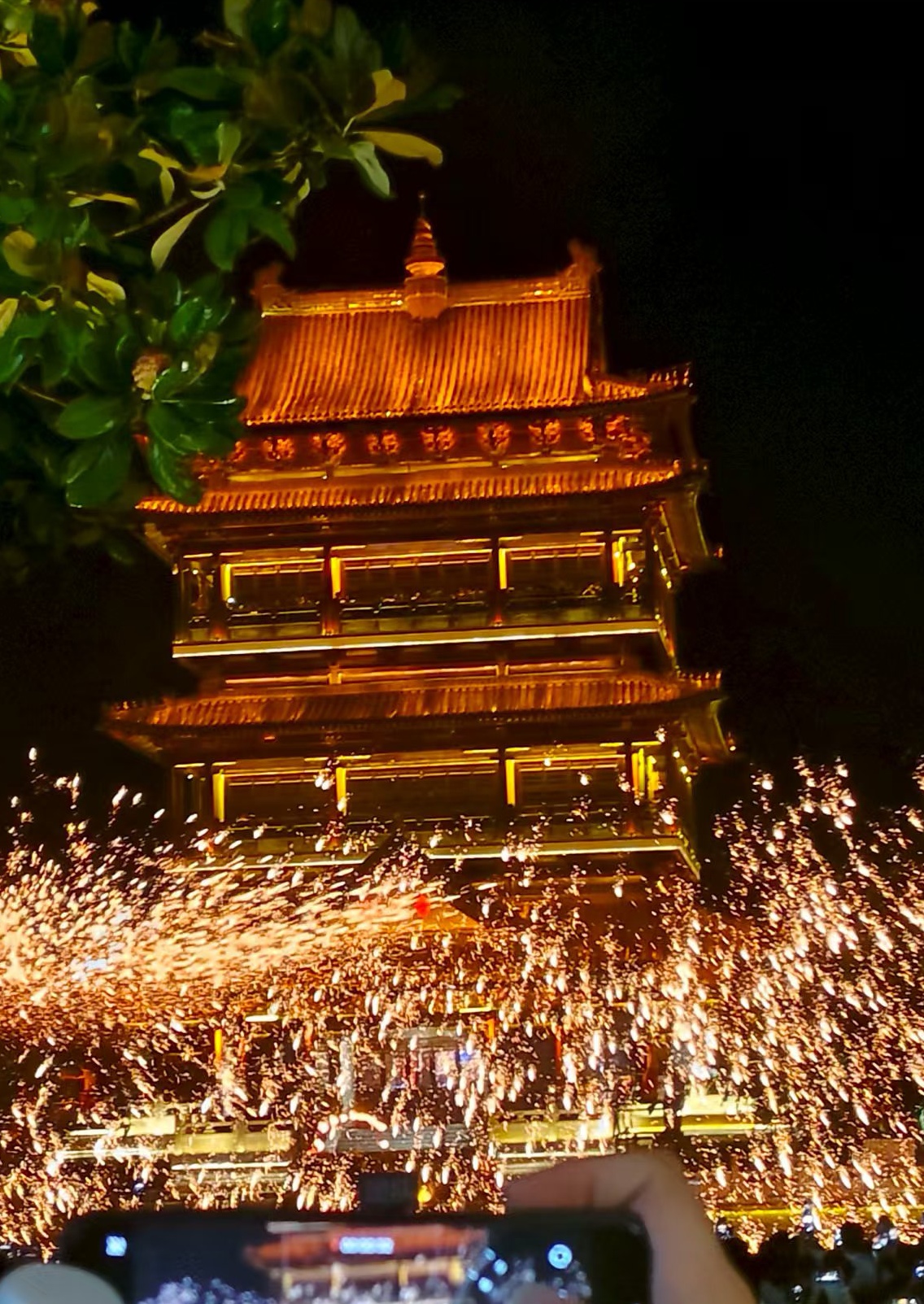游台儿庄夜景记：一场雨停后的烟火惊喜